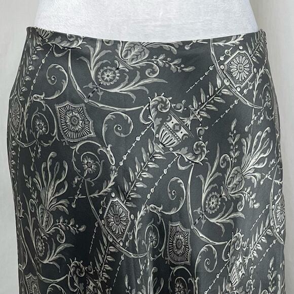White House Black Market Gray Cream Paisley Pure Silk Beaded Skirt NWOT Size 4 - Picture 2 of 11
